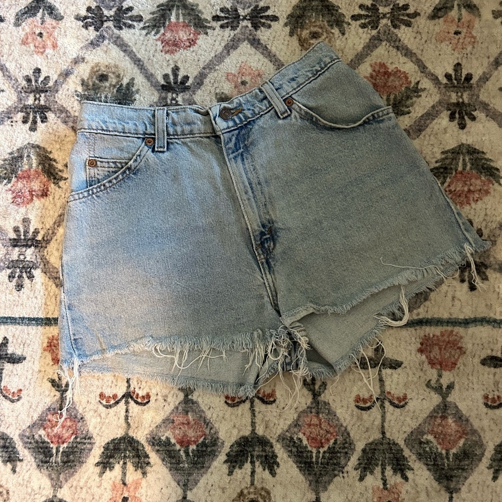 Vintage light wash high waisted Levi’s shorts